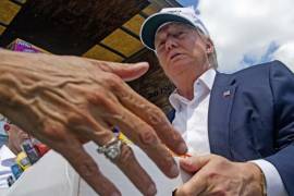 Donald Trump recorre inundaciones de Louisiana