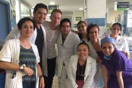 Chris Martin visita Hospital en México