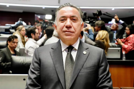 El senador Enrique Inzunza asistió a la sede legislativa, marcó presencia y, tras circular un comunicado de autoridades estadounidenses, ya no apareció en el pleno.