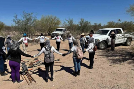 Las búsquedas de colectivos en el valle de Guaymas sumaron nuevas fosas y elevaron a 53 las osamentas recuperadas en un predio del ejido Felipe Ángeles.