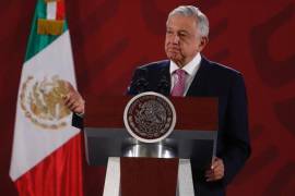 AMLO encarna a la nación, quienes se oponen a él son traidores a la patria, afirman en Morena