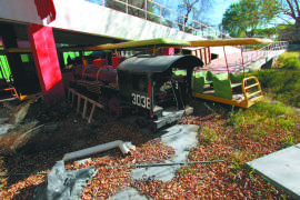 Abandonado y como chatarra; así permanece el viejo trenecito de la Ciudad Deportiva de Saltillo