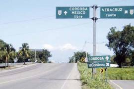 El CJNG está buscando tomar el control de la carretera federal 37, que parte del puerto Lázaro Cárdenas (lugar de entrada de precursores químicos) al norte del Estado, hasta Nueva Italia
