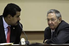 Castro consuela a Maduro tras la derrota