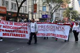 Hicieron entrega de un pliego petitorio que incluye, entre otros puntos, el mejoramiento de hospitales militares y el abasto de medicamentos.