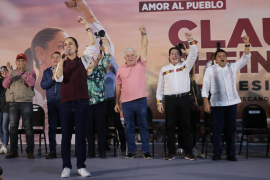 La precandidata presidencial de la 4T pasó su tercer día de precampaña en Tabasco enalteciendo al presidente López Obrador y dando su espaldarazo a Javier May para ganar la gubernatura en el estado