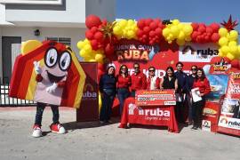 Representantes de Ruba Saltillo durante el cierre de la campaña “Cuenta con Ruba”, donde se entregaron incentivos nacionales para celebrar el 45 aniversario de la firma. FOTOS: HÉCTOR GARCÍA