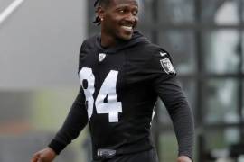 Antonio Brown causa polémica al usar uniforme de los Ravens