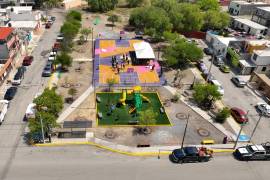 La rehabilitación incluyó mejoras en cancha, juegos infantiles y áreas verdes.