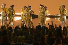 BTS presenta “Butter” en los American Music Awards en el Microsoft Theatre de Los Ángeles. AP/Chris Pizzello