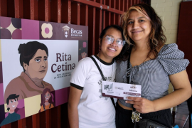 La entrega de tarjetas de la Beca Rita Cetina ya comenzó en escuelas públicas del país.