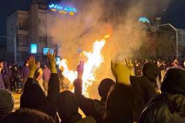 El medio verificó el recuento con otras fuentes gubernamentales, registros médicos, informes de campo y entrevistas con testigos: las muertes se reportaron en más de 400 ciudades y pueblos en todo Irán.