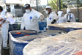 La Fiscalía General de la República (FGR) decomisó y destruyó más de 100 toneladas de sustancias y precursores químicos en Sinaloa.