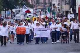 Bajo el lema “#YoConElPoderJudicial”, los participantes marcharon desde la Plaza Nueva Tlaxcala hasta la Alameda Zaragoza.