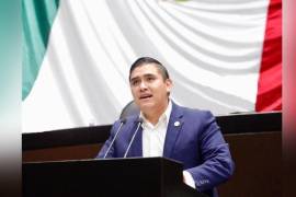 Corona informó que eliminará de la iniciativa a los servidores públicos del grupo protegido, con el fin de disipar las acusaciones de censura y respeto a la libertad de expresión.