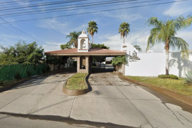 Elementos de emergencia y autoridades acudieron al motel Hacienda de Castilla, en Torreón, tras reportarse el desvanecimiento de un hombre de 47 años.