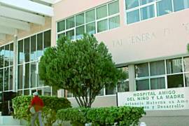 Personal médico atendió a la menor por quemaduras de primer y segundo grado, luego de su ingreso al Hospital General de Zona número 11.