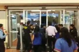 Farderos y personal de seguridad se enfrentan en centro comercial de Azcapotzalco (+video)