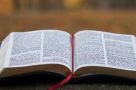 La agencia católica de noticias Aci Prensa informó este fin de semana que el “lenguaje inclusivo” llegó a la Biblia.