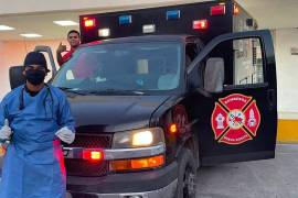 Iram Salazar, Aarón Ibarra y Manuel Villa participaron en la atención de la emergencia de un parto registrado en Nueva Rosita, Coahuila.