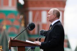 El presidente ruso, Vladimir Putin, pronuncia un discurso durante el desfile militar del Día de la Victoria en la Plaza Roja de Moscú, Rusia.