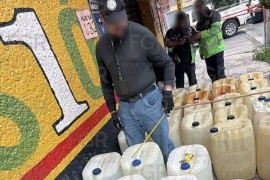 La Fiscalía General de la República aseguró aproximadamente 2 mil 250 litros de hidrocarburo durante un cateo en un inmueble de la alcaldía Gustavo A. Madero.