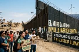 Imagen creada a través de inteligencia artificial de una supuesta protesta en la que se pide más inversión para luchar contra la crisis climática.