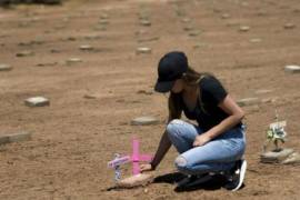 Erigen cementerio de migrantes sin nombre en desierto de California