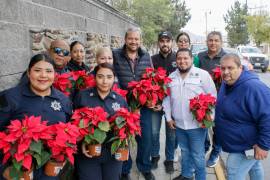 Personal de distintas áreas del Ayuntamiento se sumó a la jornada, recorriendo avenidas principales para fortalecer el vínculo con la ciudadanía.