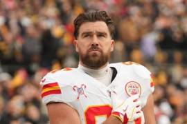 En un día histórico para Travis Kelce, el ala cerrada estrella, alcanzó su touchdown número 77 y su recepción número 1,000, convirtiéndose en el jugador con más anotaciones en la historia de la franquicia.