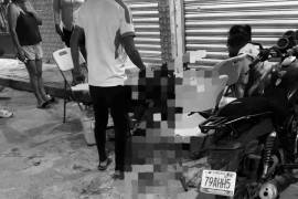 Vecinos alertaron de inmediato a las autoridades, quienes confirmaron la muerte de una de las mujeres en el lugar.