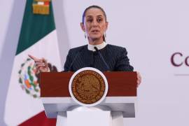 Al cuestionarle si tiene planes de salir de la capital, la presidenta dejó claro que permanecerá en el país y que no habrá giras ni actividades oficiales fuera de la Ciudad de México hasta el próximo lunes.