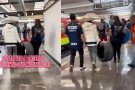 En un video compartido en redes sociales donde se ve a un aficionado del automovilismo llegando a una estación del Metro de la CDMX, tras haber salido del Autódromo Hermanos Rodríguez, cargando una llanta.