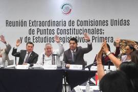 Tras una rápida aprobación en San Lázaro, las Comisiones del Senado respaldaron por mayoría de votos posponer la histórica elección de jueces y magistrados hasta 2028.