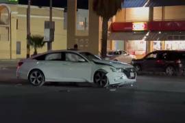 Intenta dar vuelta prohibida y provoca fuerte choque en Saltillo