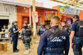 Un sujeto de 53 años fue trasladado en estado crítico tras ser atacado a balazos al interior del Mercado Alianza.