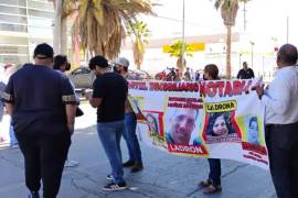 Personas afectadas por presunto fraude inmobiliario se manifestaron para exigir avances en el caso.