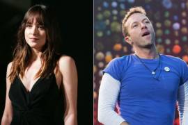 Chris Martin y Dakota Johnson muestran su amor en la playa; se confirma romance