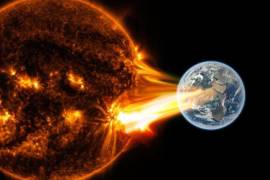 Una tormenta solar es un fenómeno que ocurre cuando el Sol emite una gran cantidad de partículas cargadas, como electrones y protones, en forma de viento solar.