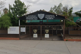 Paramédicos de la Cruz Roja atendieron a una estudiante de 13 años que presentó un cuadro de intoxicación dentro de la Secundaria Número 2, ubicada en la colonia Eduardo Guerra de Torreón.
