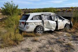 Elementos de emergencia atendieron a las víctimas del accidente ocurrido la mañana de este lunes en la carretera de San Pedro.