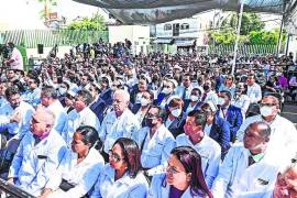 Han llegado a México 700 médicos de Cuba para prestar sus servicios en zonas marginadas, según el Presidente.