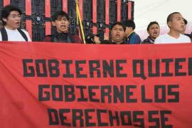 Normalistas de El Mexe en protesta durante el informe de Claudia Sheinbaum en Pachuca, Hidalgo.