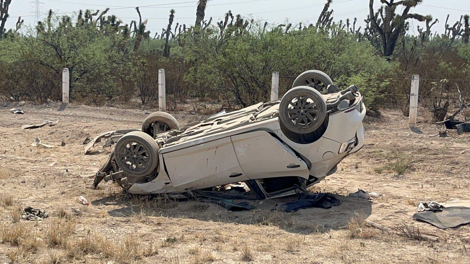Graves dos jóvenes neoleonés tras volcadura en la Saltillo-Zacatecas. Noticias en tiempo real