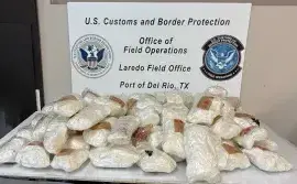 CBP localizó 81 paquetes ocultos en el panel lateral de una Ford Transit modelo 2018.
