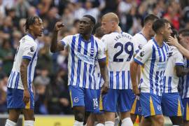 El veterano Danny Welbeck anotó uno de los dos goles con el que el Brighton sumó una importante victoria ante el Manchester United.