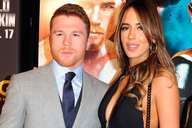 &quot;Canelo&quot; Álvarez presume romance con Shannon de Lima