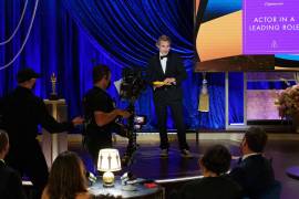 Joaquin Phoenix vuelve a vestir su esmoquin Stella McCartney por sexta vez en los Oscar 2021