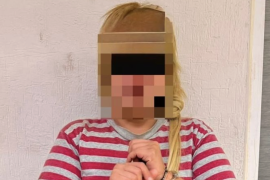 La madre de los menores fue señalada por no responder las llamadas de sus hijos mientras se encontraban solos en el domicilio.