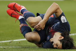 Alarma en el PSG: sale lesionado Edinson Cavani y podría perderse la Champions junto a Neymar